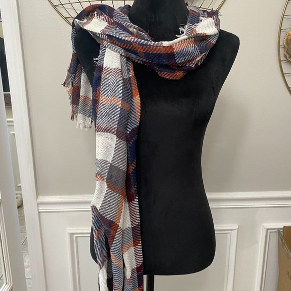 Women | Lightweight Polyester Scarf - Picture 2 of 5
